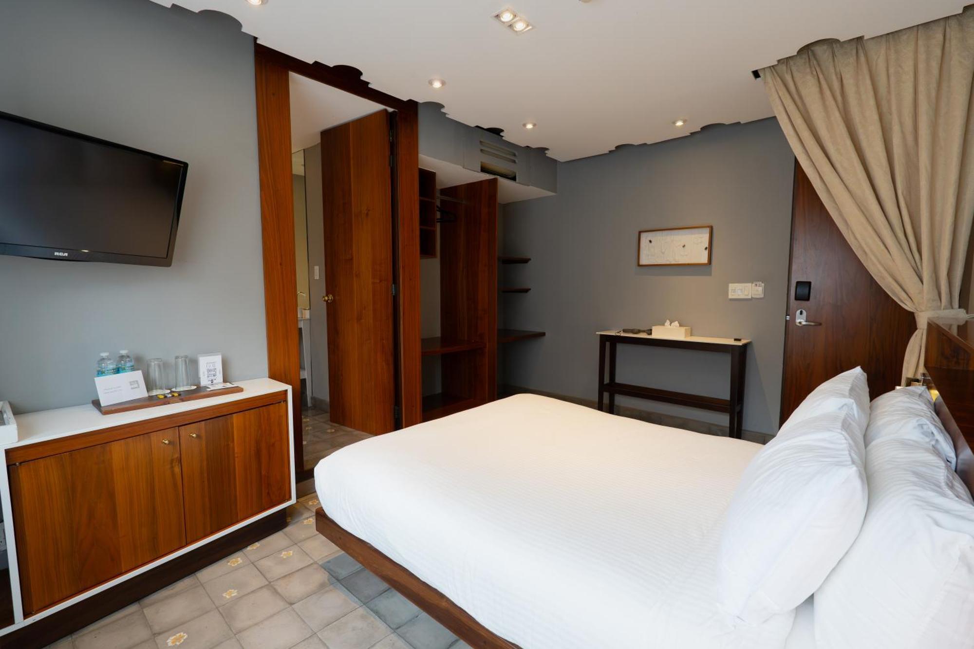 Standard Queen Room