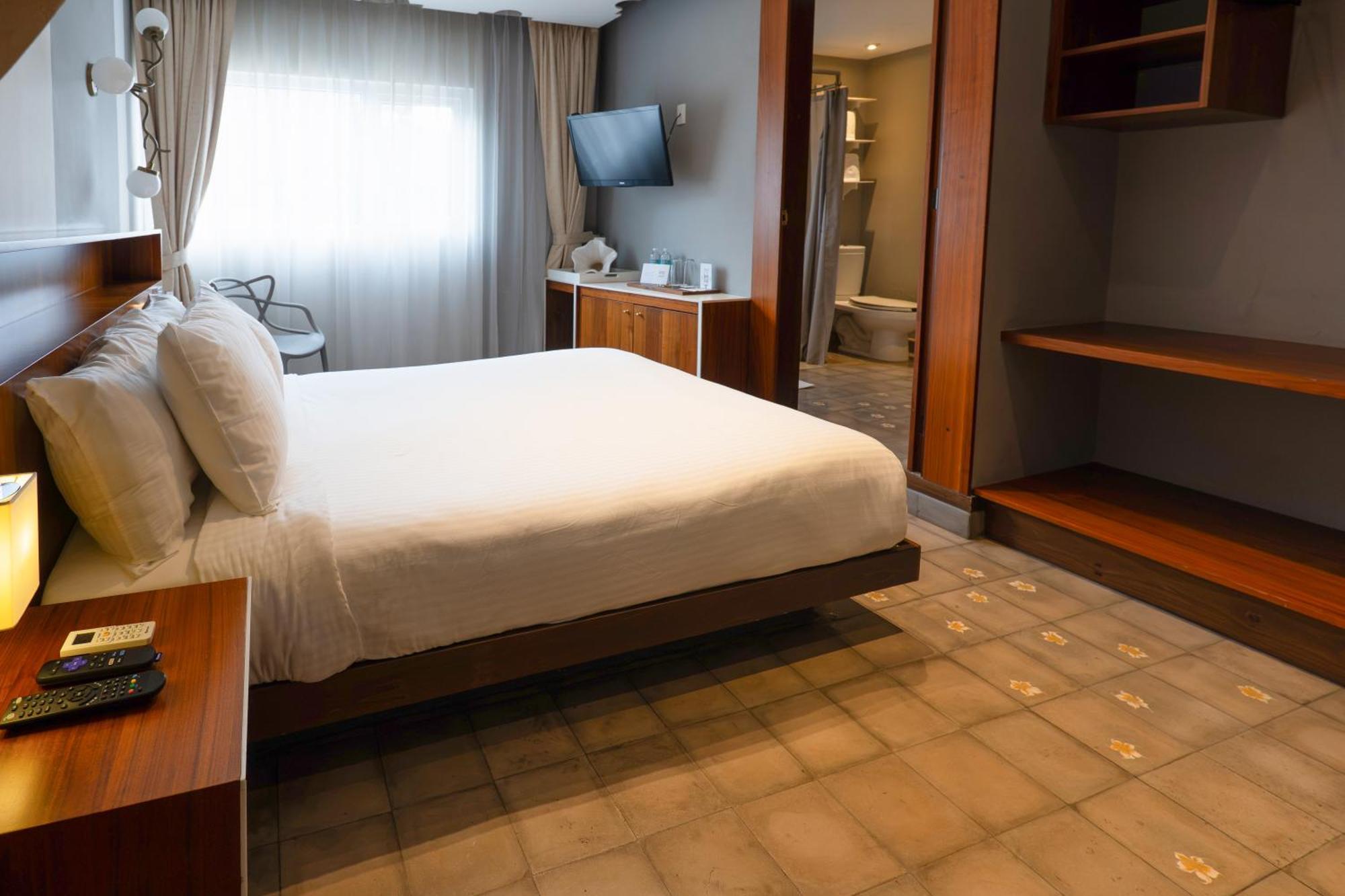 Standard Queen Room