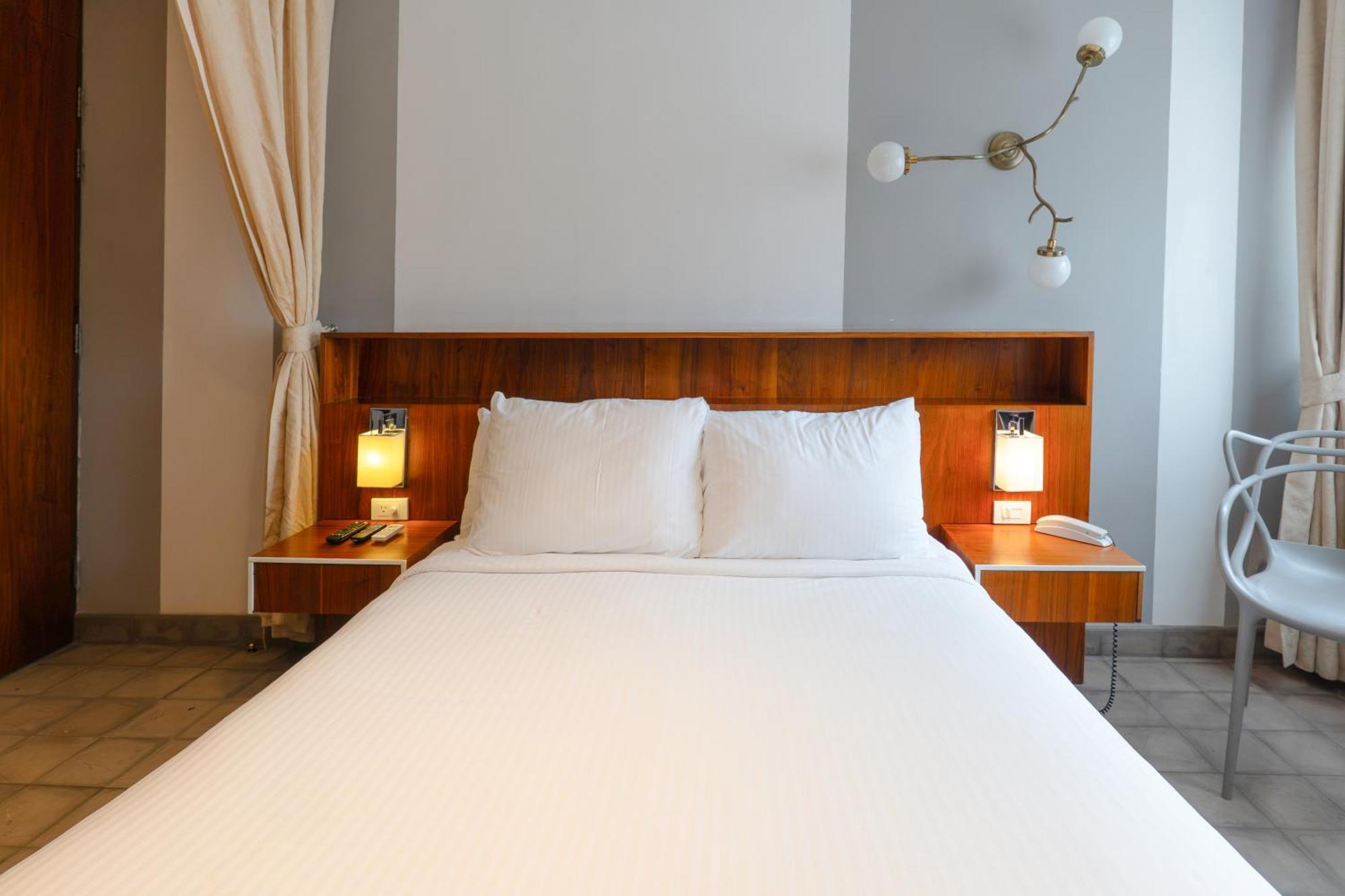Standard Queen Room