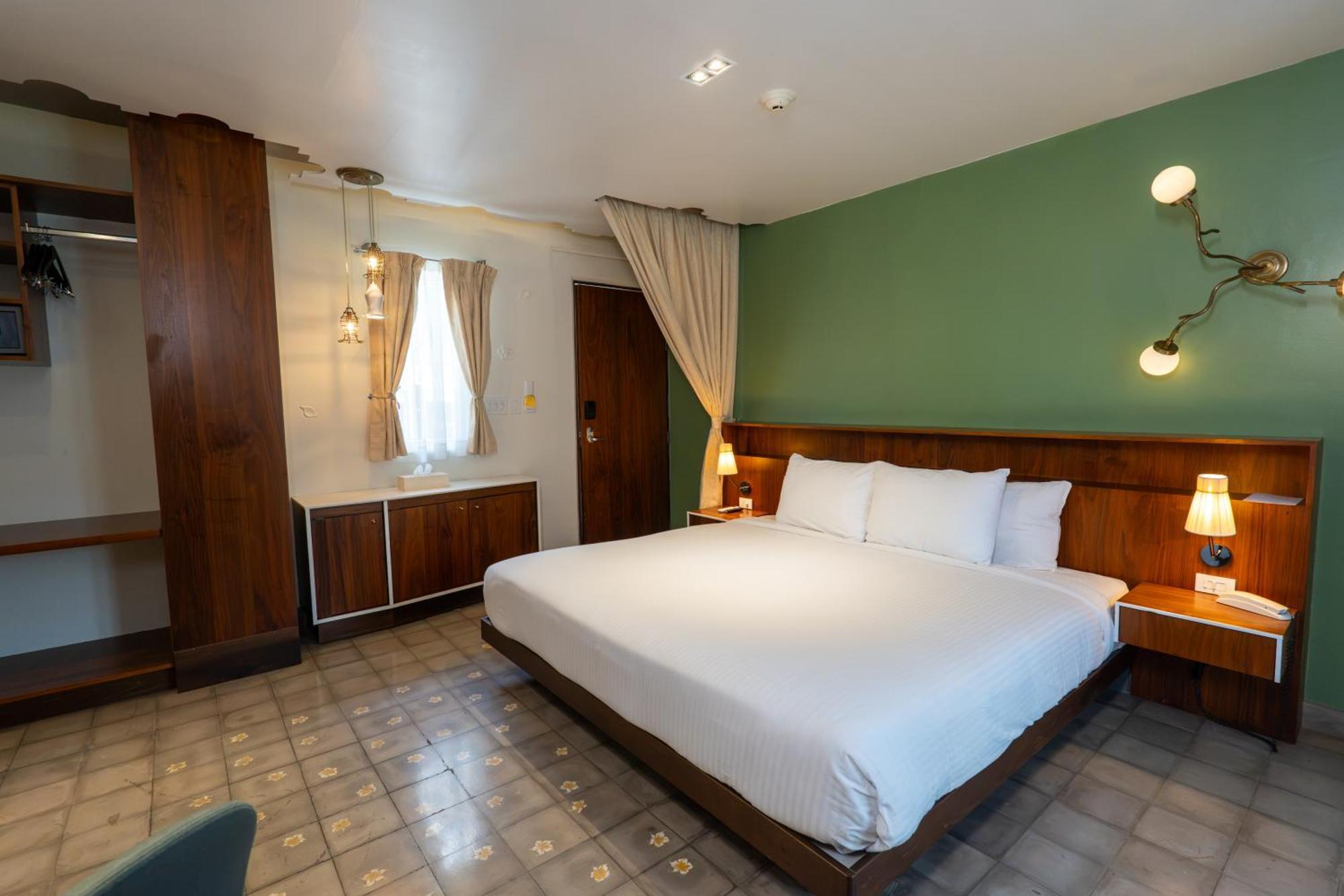 Superior King Room