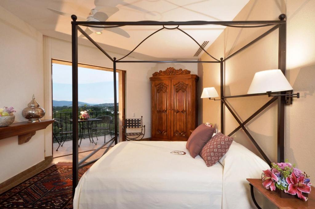 Deluxe Double Room Balcony 1